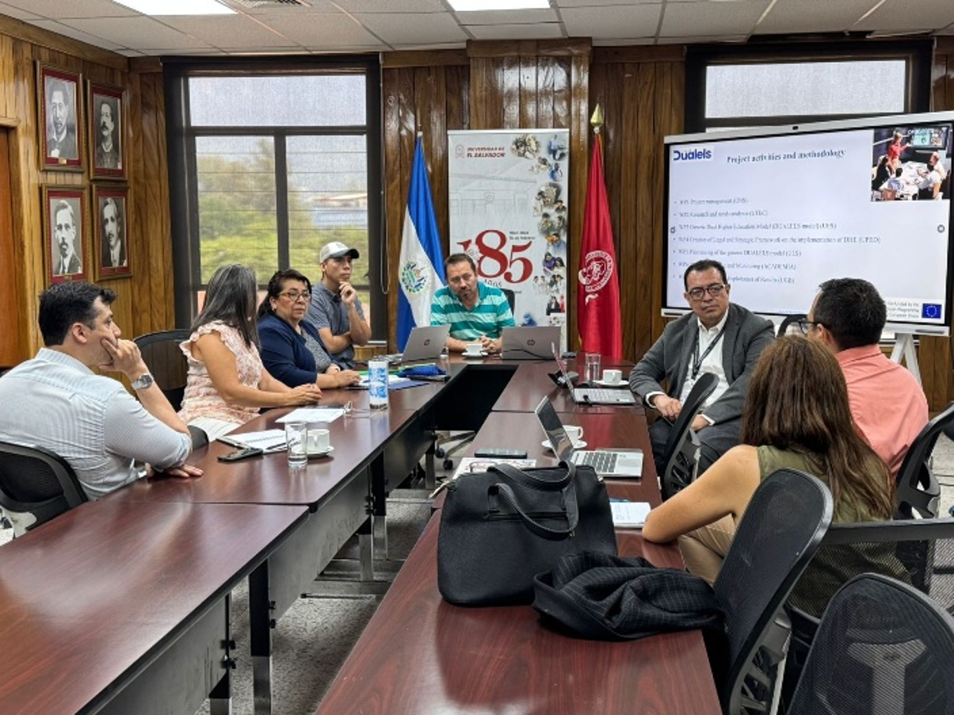 Reunión de consulta técnica con el equipo de asesores expertos de la UES.